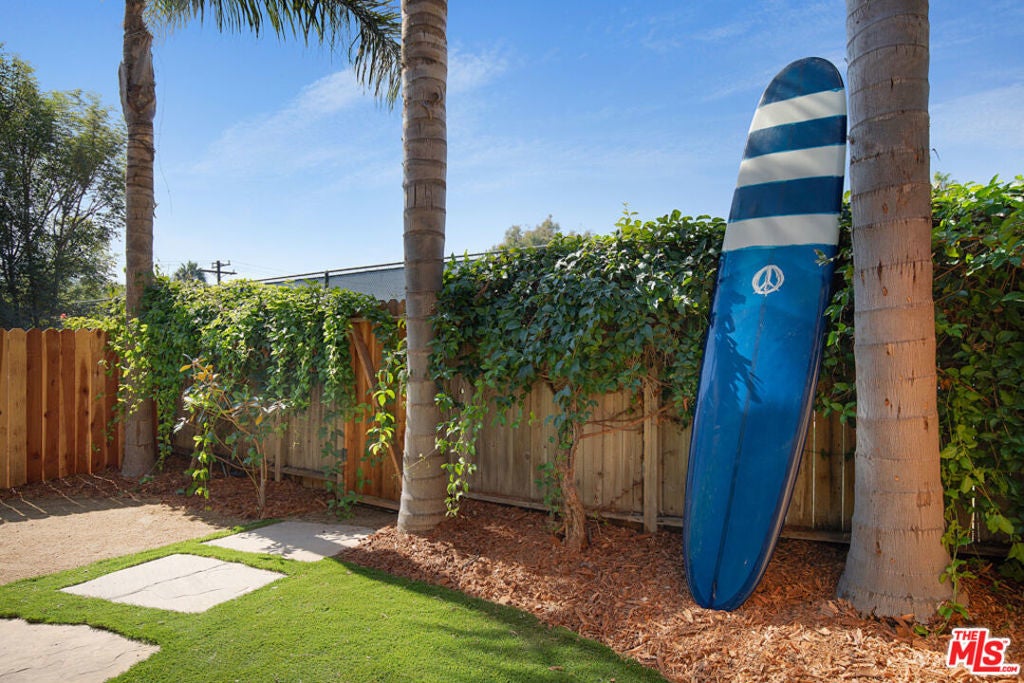 Photo of Listing #25556855