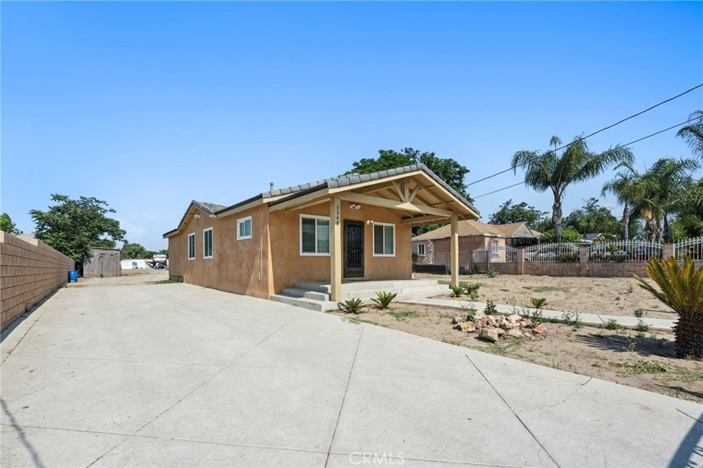 Photo of Listing #IV25142726