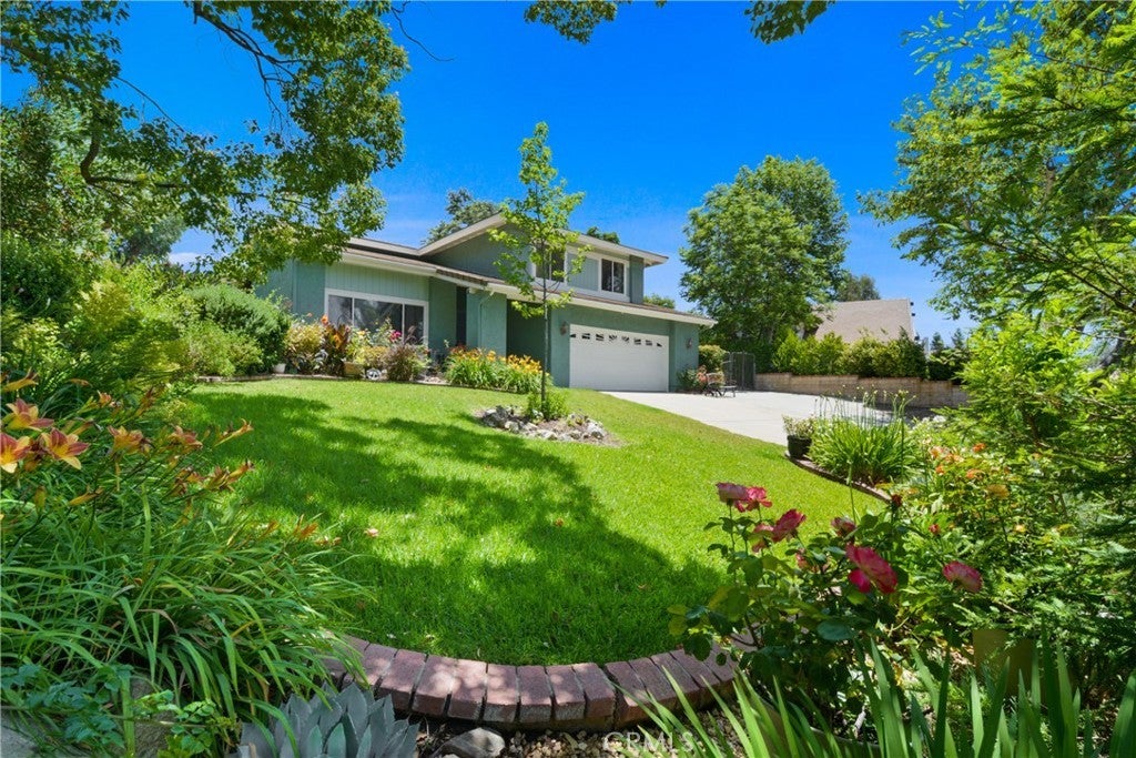 Photo of Listing #IV25142930