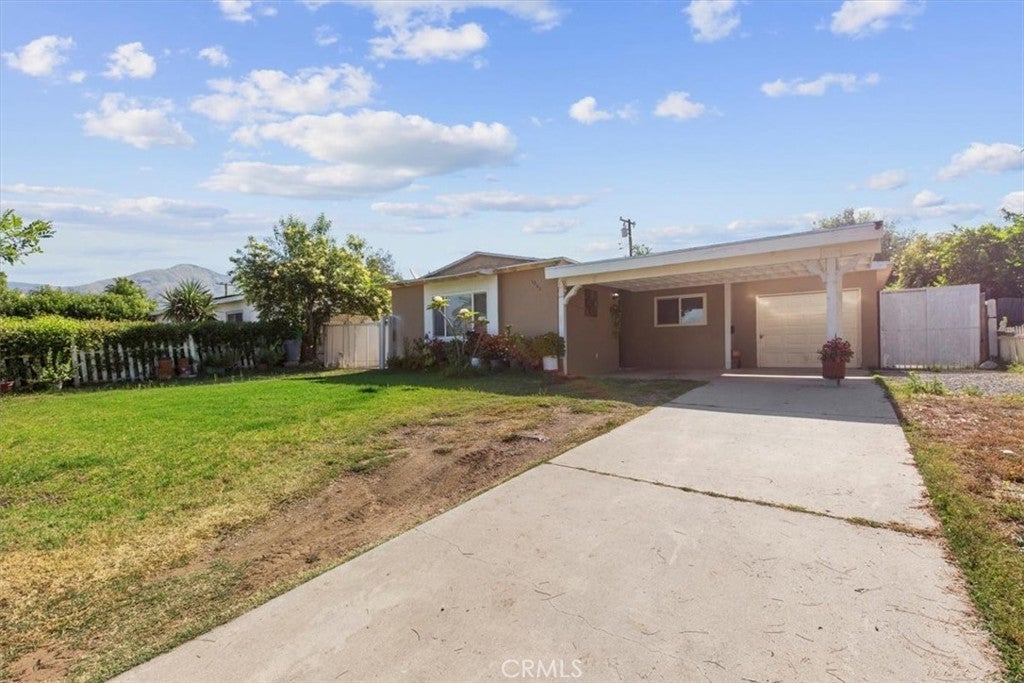 Photo of Listing #IV25143235