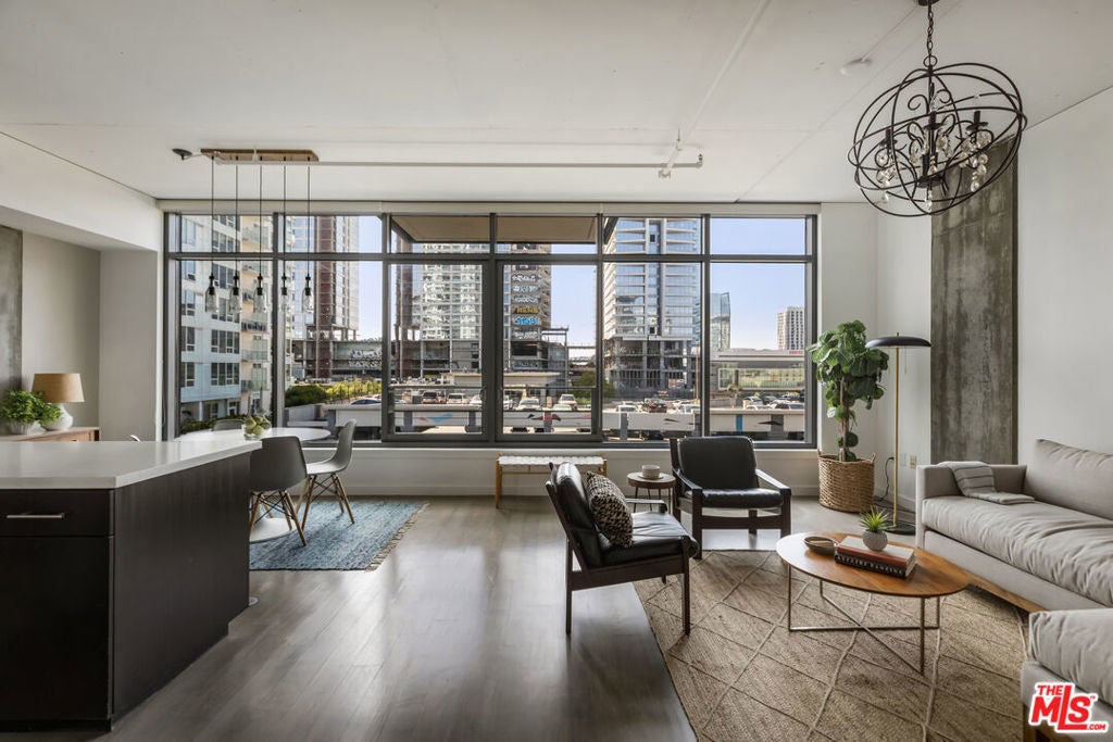 Photo of Listing #25557333