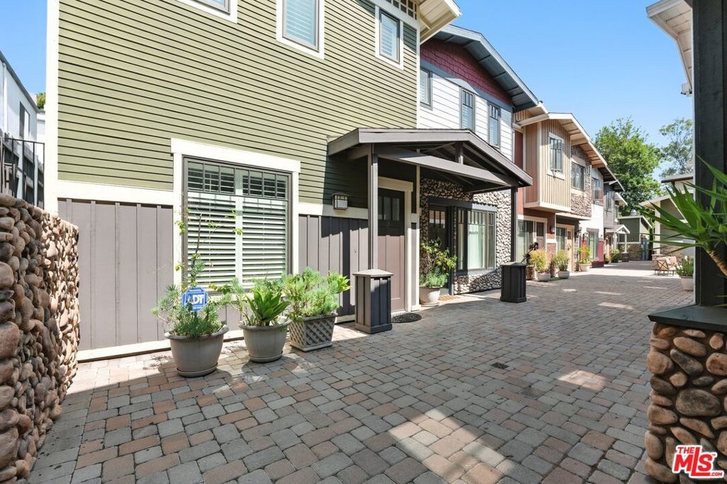 Photo of Listing #25556891