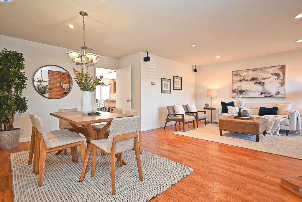 Photo of Listing #41102862