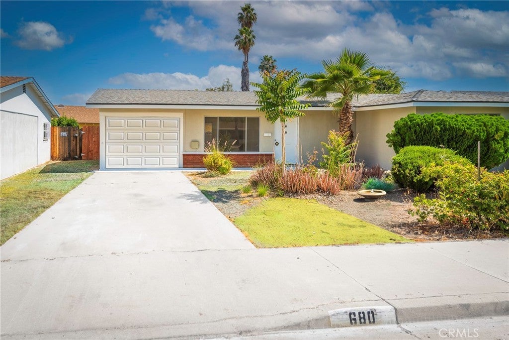 Photo of Listing #IV25142791