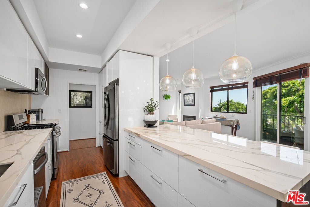 Photo of Listing #25557845