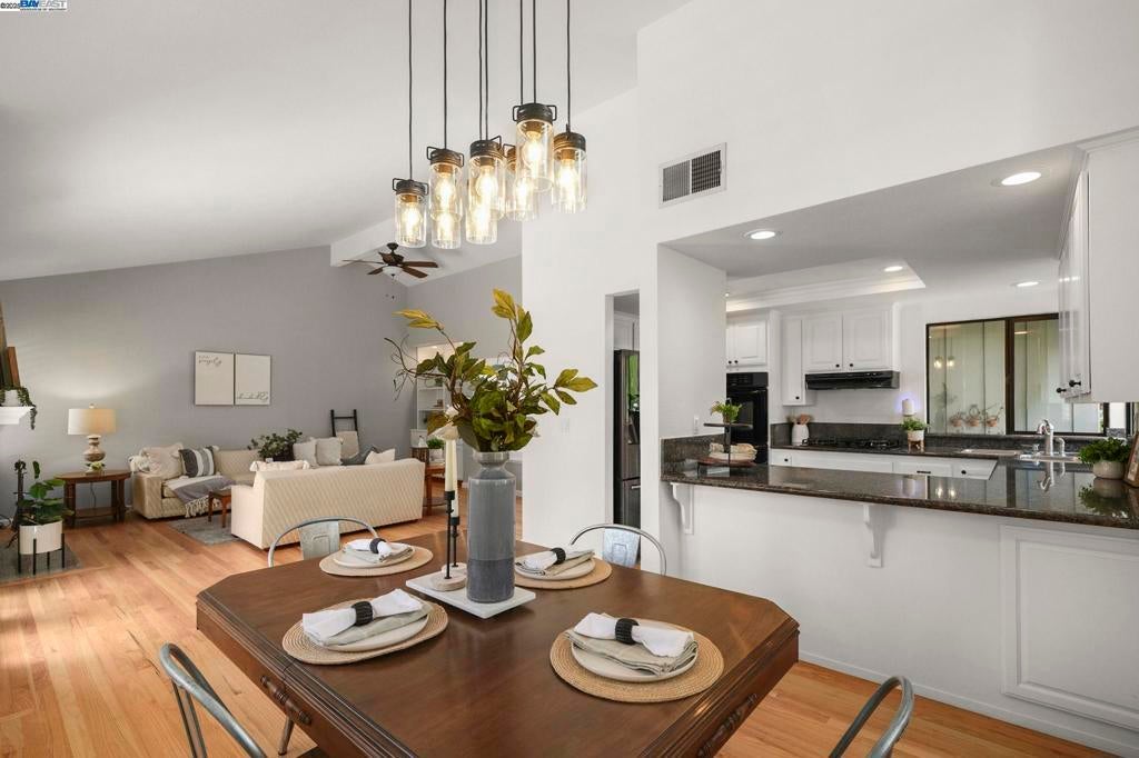 Photo of Listing #41102911