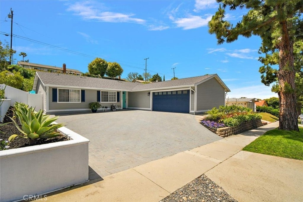 Photo of Listing #SB25144227