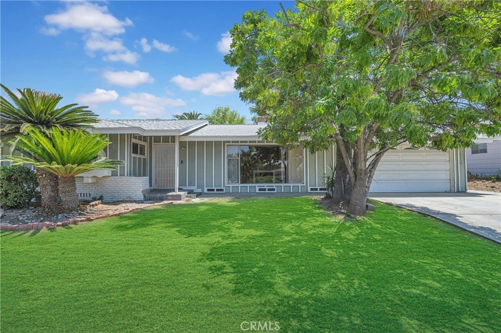 Photo of Listing #IV25143307