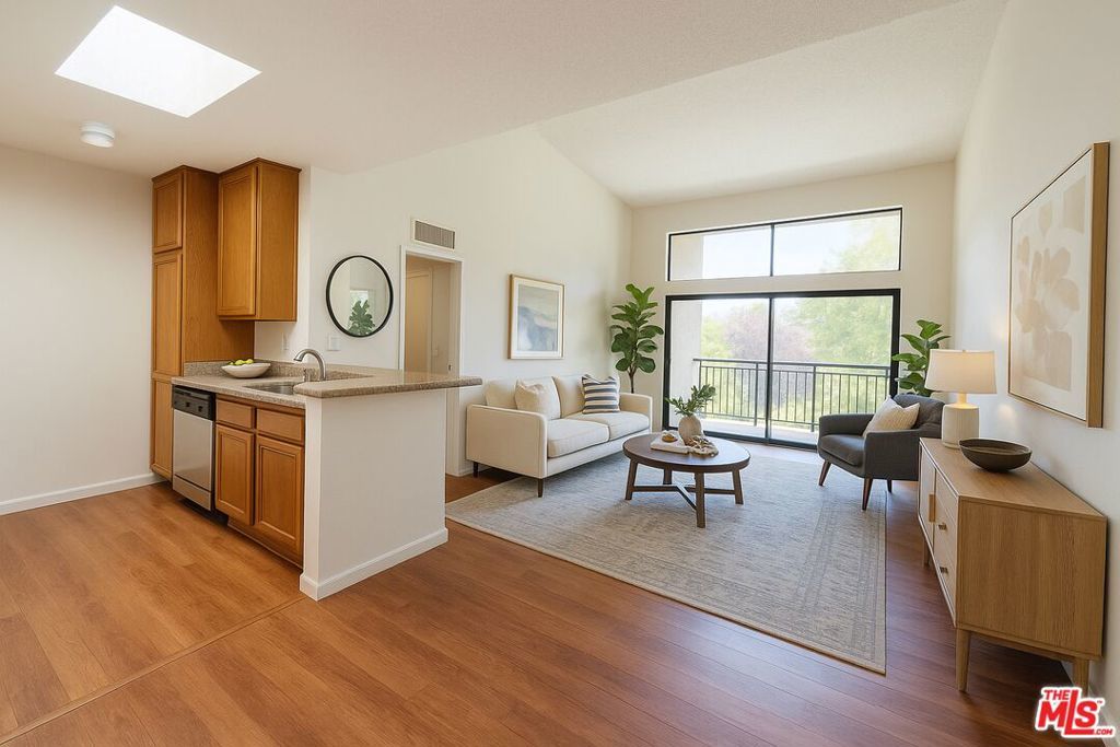 Photo of Listing #25555957