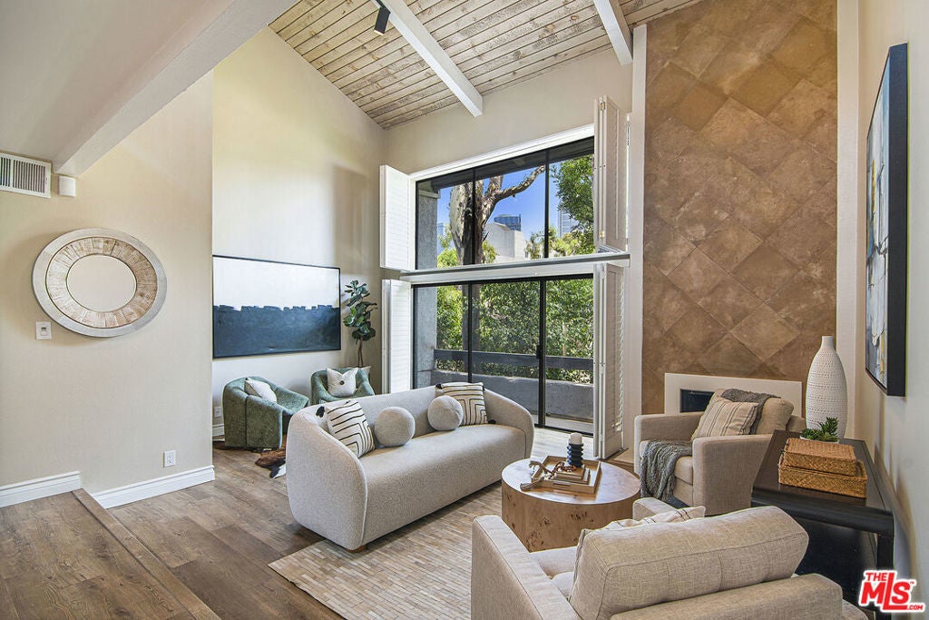 Photo of Listing #25556465