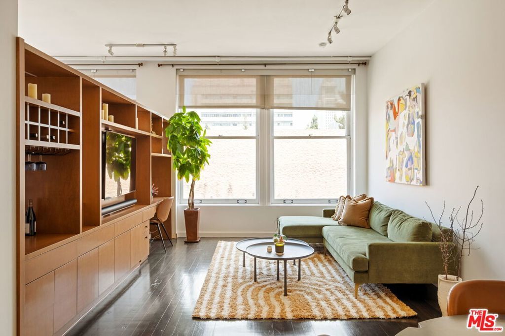 Photo of Listing #25555605