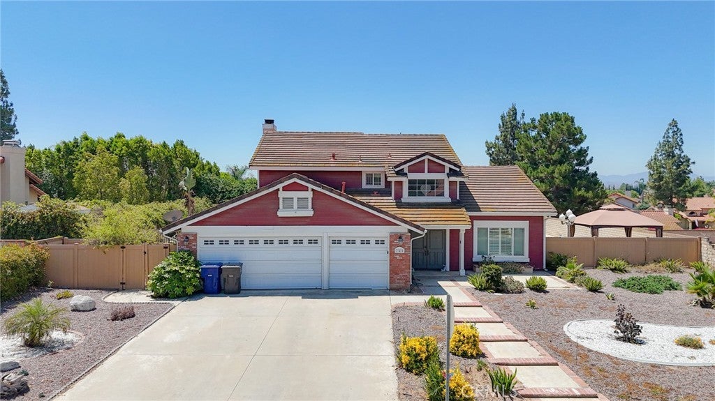 Photo of Listing #IV25144673