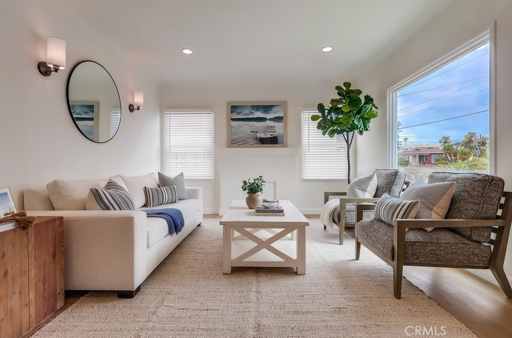 Photo of Listing #SB25136698