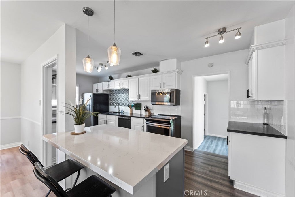 Photo of Listing #SB25145773