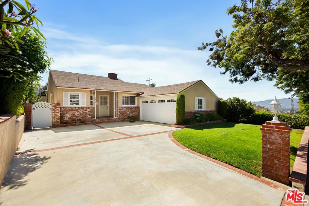 Photo of Listing #25559793