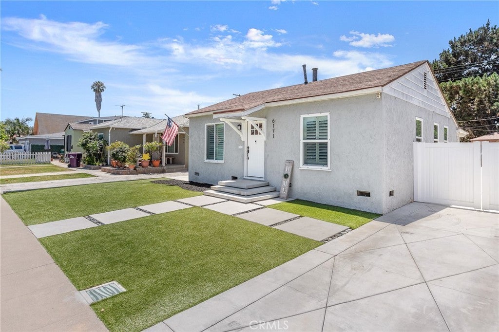 Photo of Listing #IV25146642