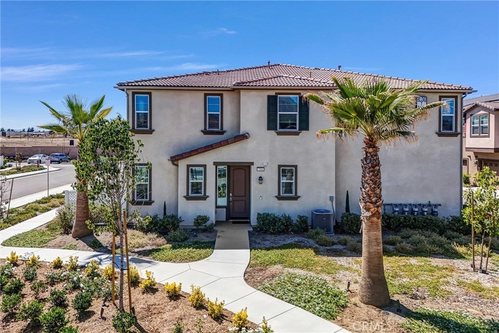 Photo of Listing #IV25147936