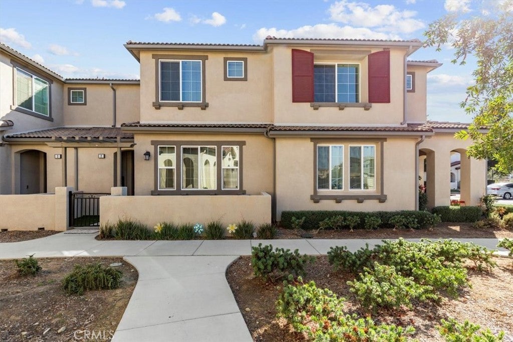 Photo of Listing #IV25147965