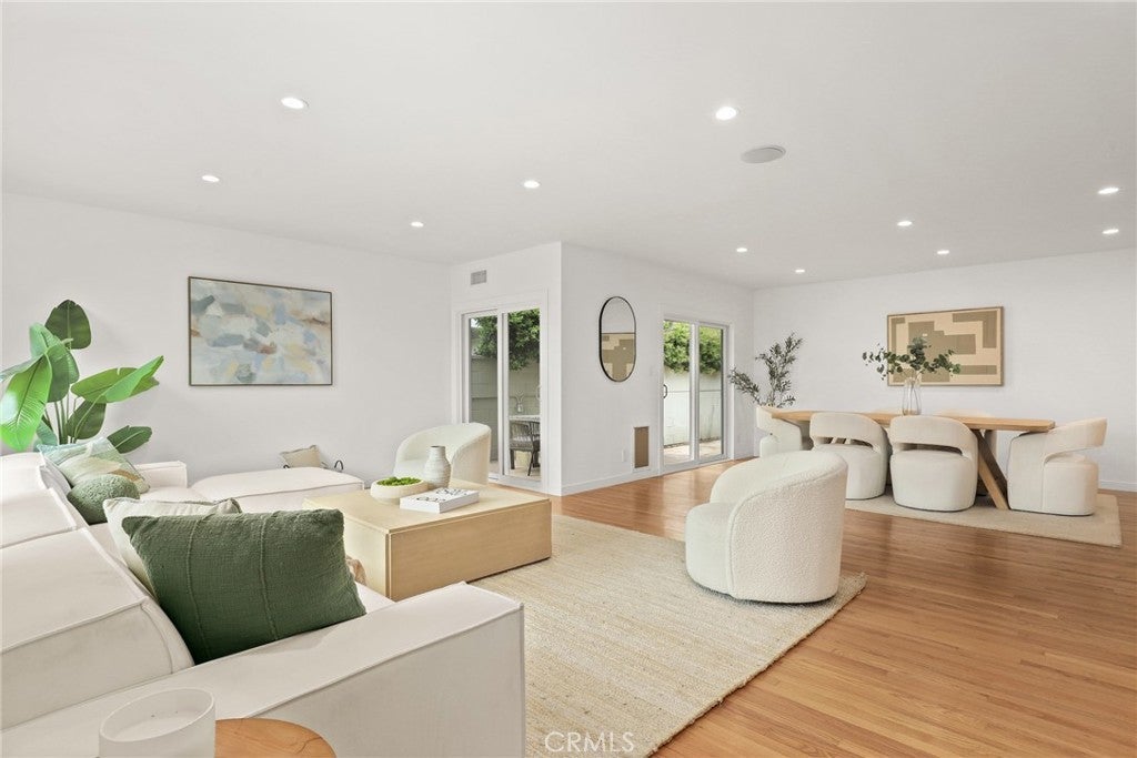 Photo of Listing #SB25148326