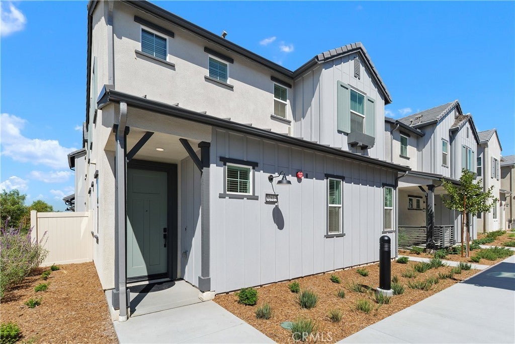 Photo of Listing #IV25148189