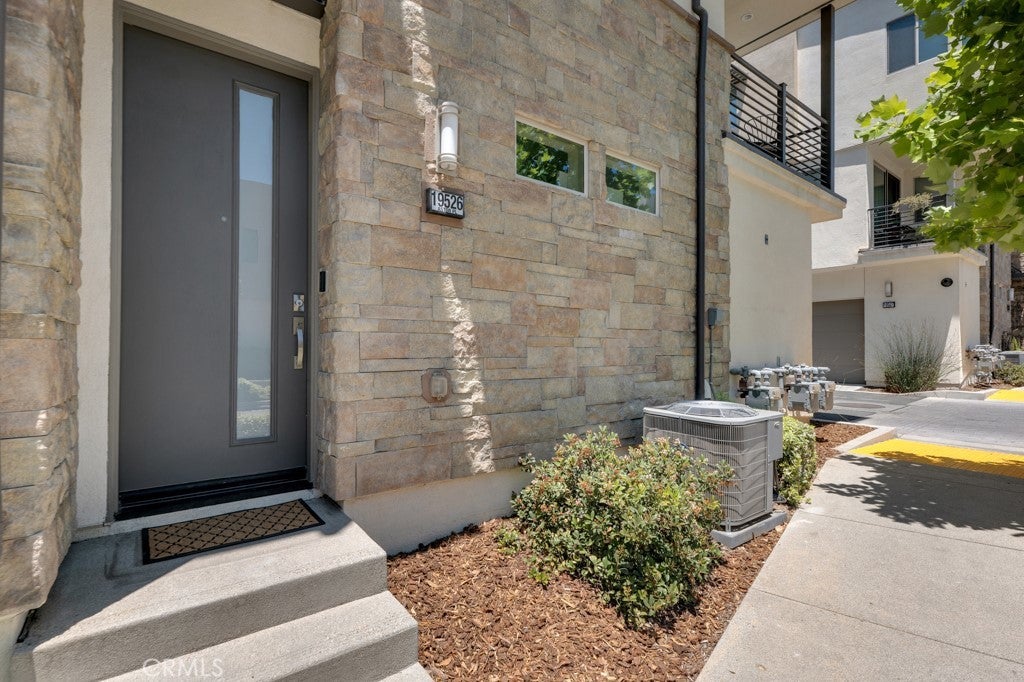 Photo of Listing #SR25146052