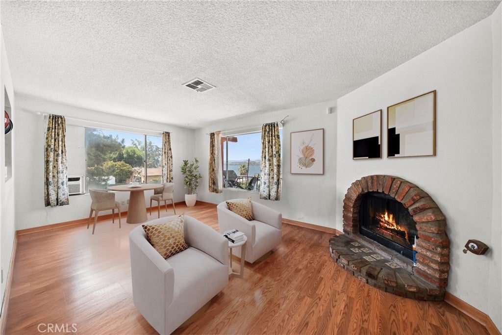 Photo of Listing #SW25149572