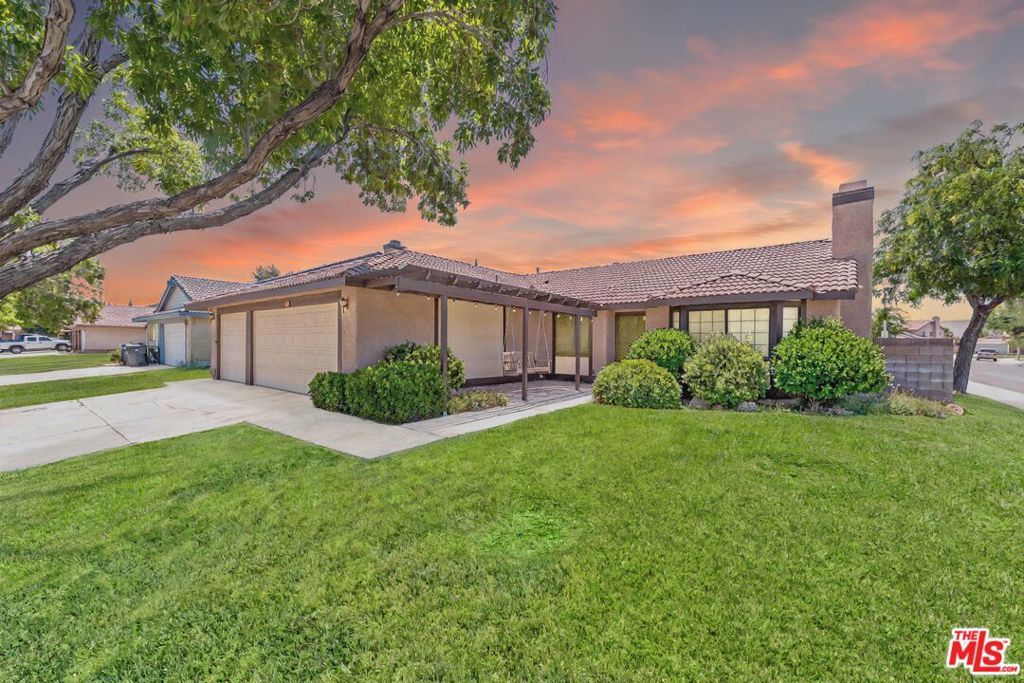 Photo of Listing #25560277