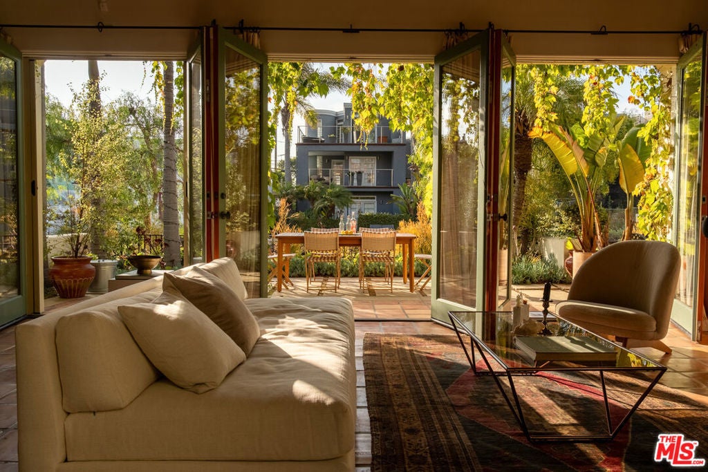 Photo of Listing #25560403