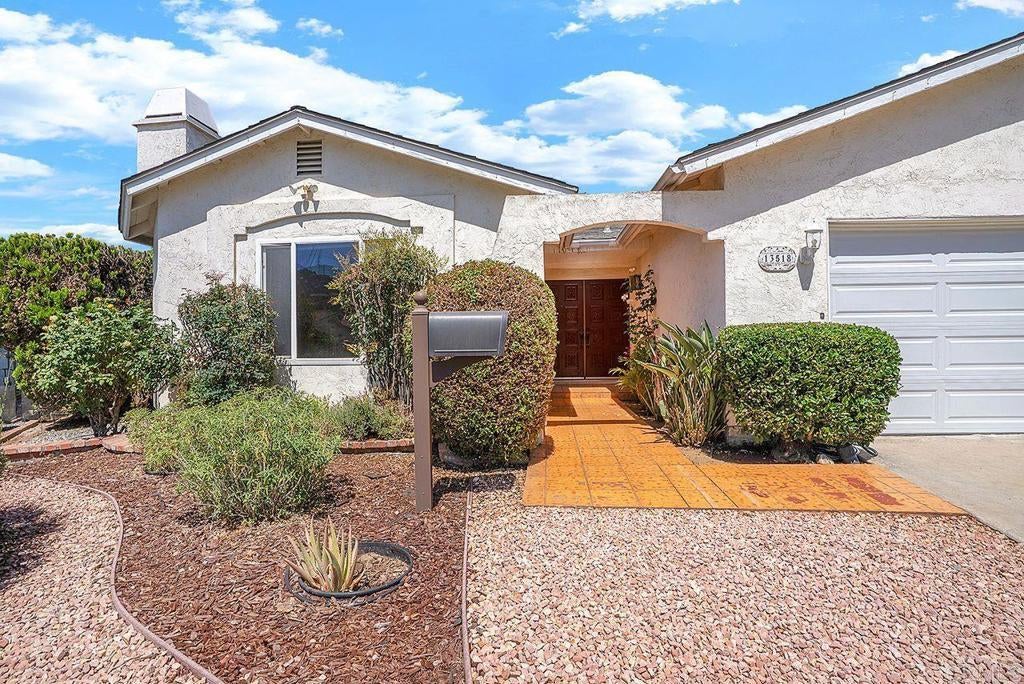 Photo of Listing #PTP2505023