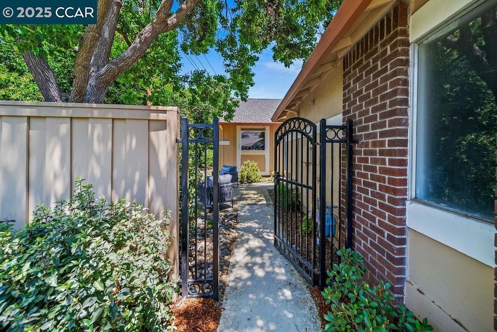 Photo of Listing #41103652