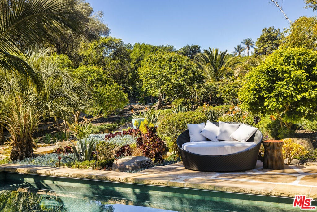 Photo of Listing #25560877