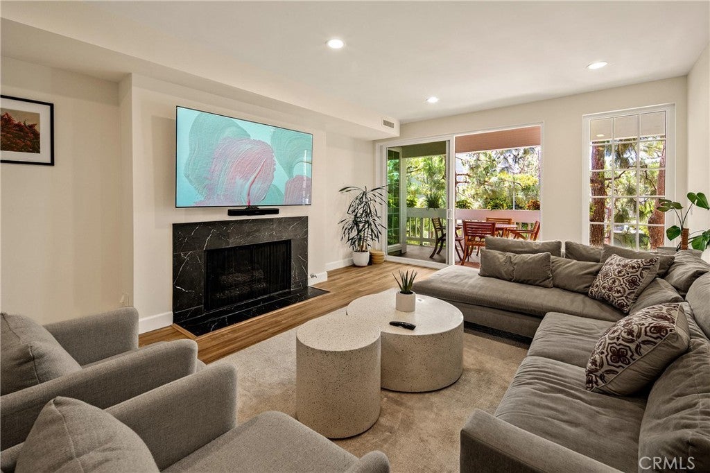 Photo of Listing #SB25144126