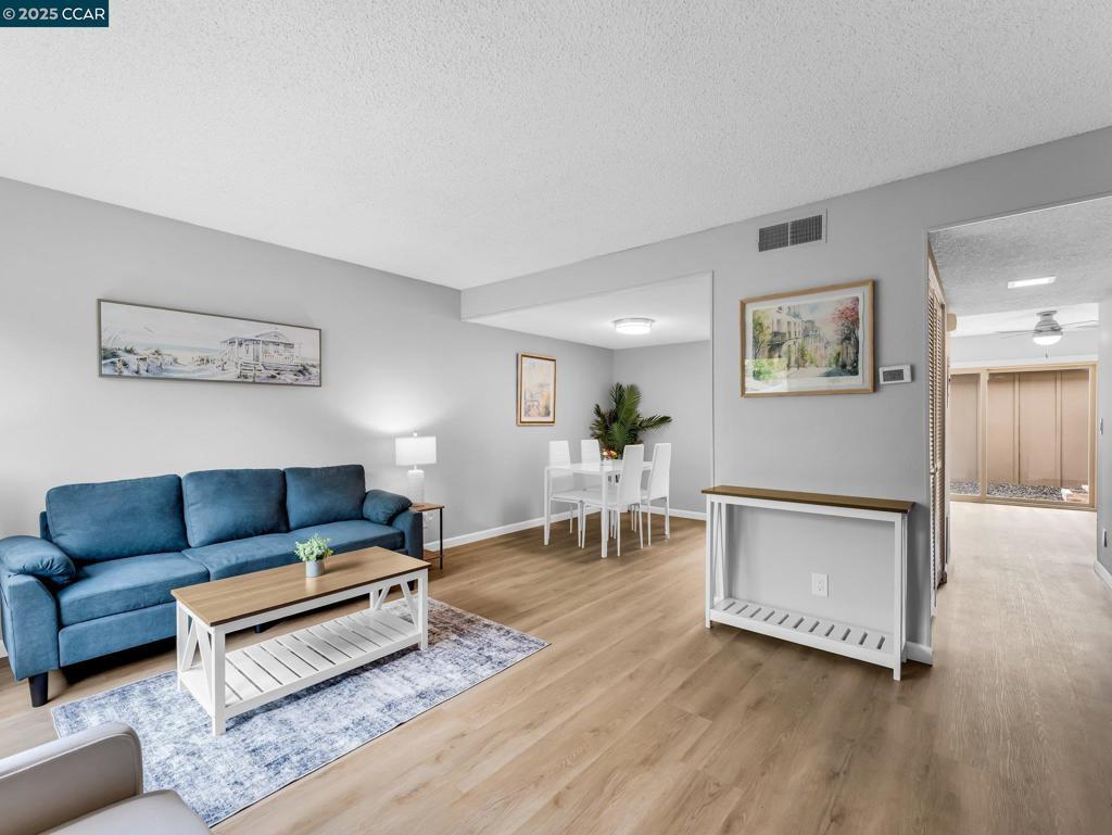 Photo of Listing #41103769