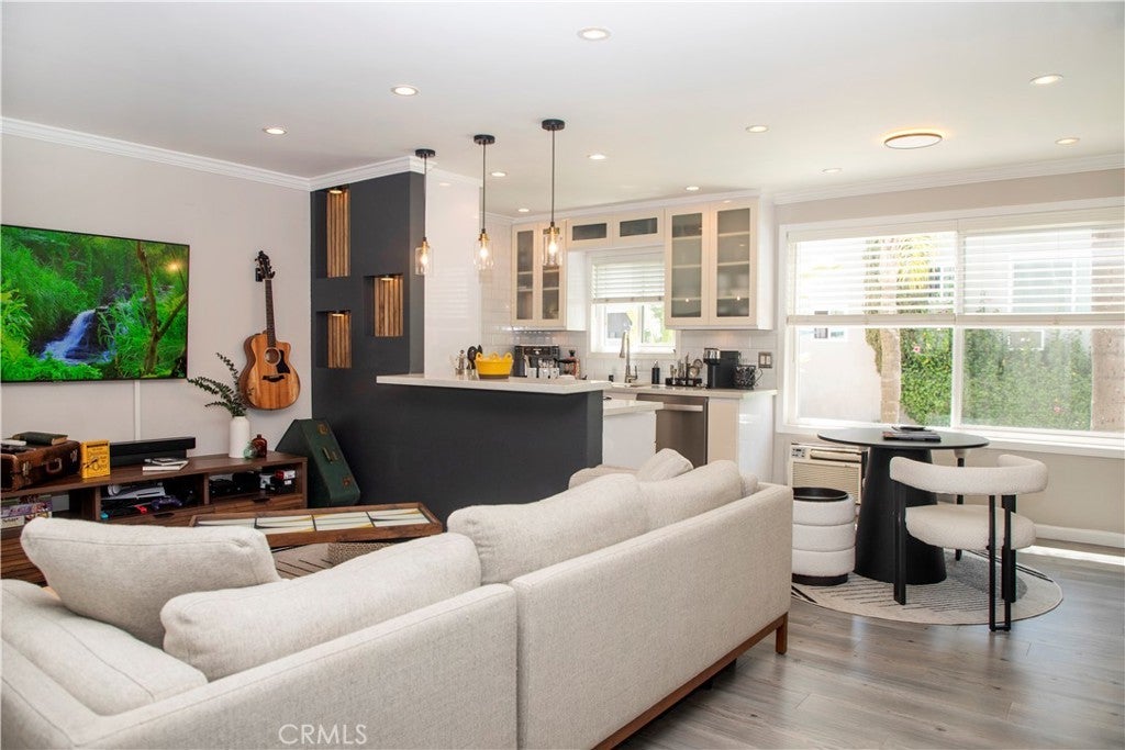 Photo of Listing #SR25138620