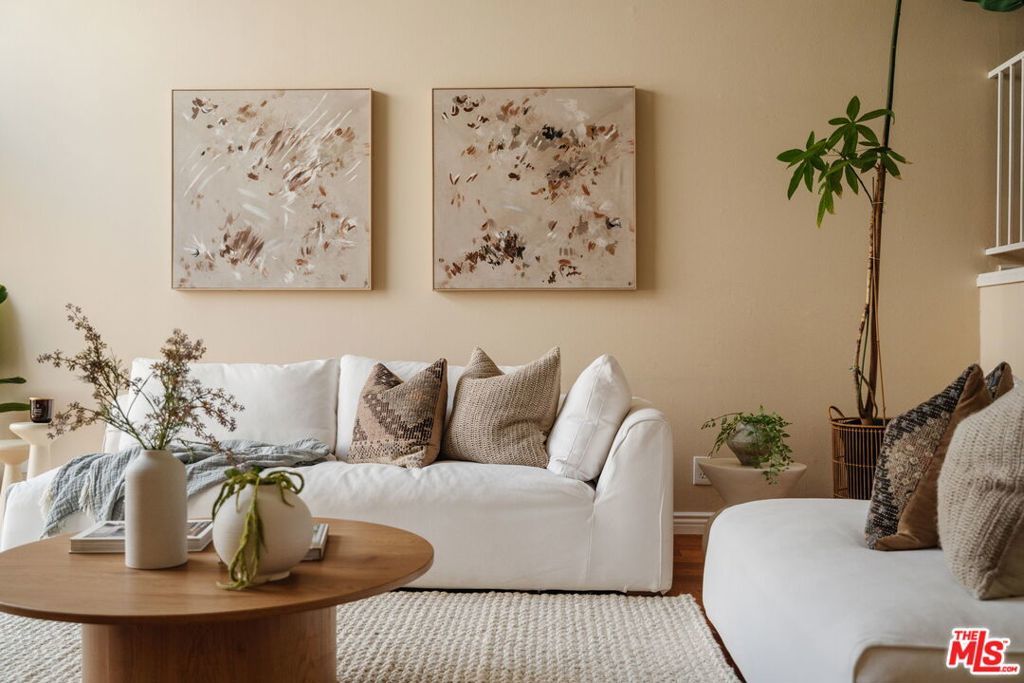 Photo of Listing #25555593