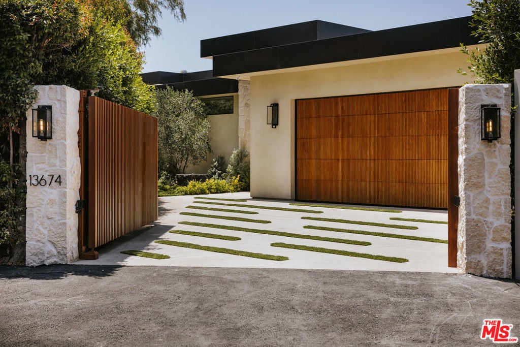 Photo of Listing #25561221