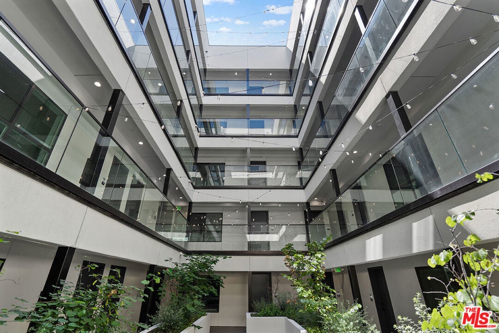 Photo of Listing #25561489