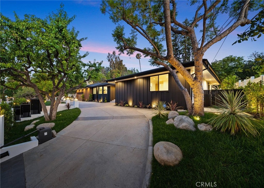 Photo of Listing #SR25151655