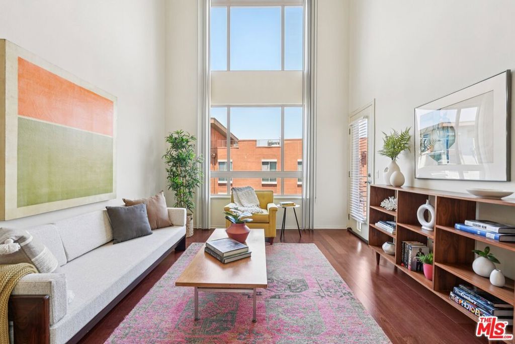 Photo of Listing #25560885