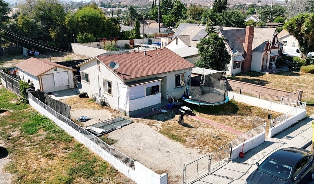 Photo of Listing #IV25152139