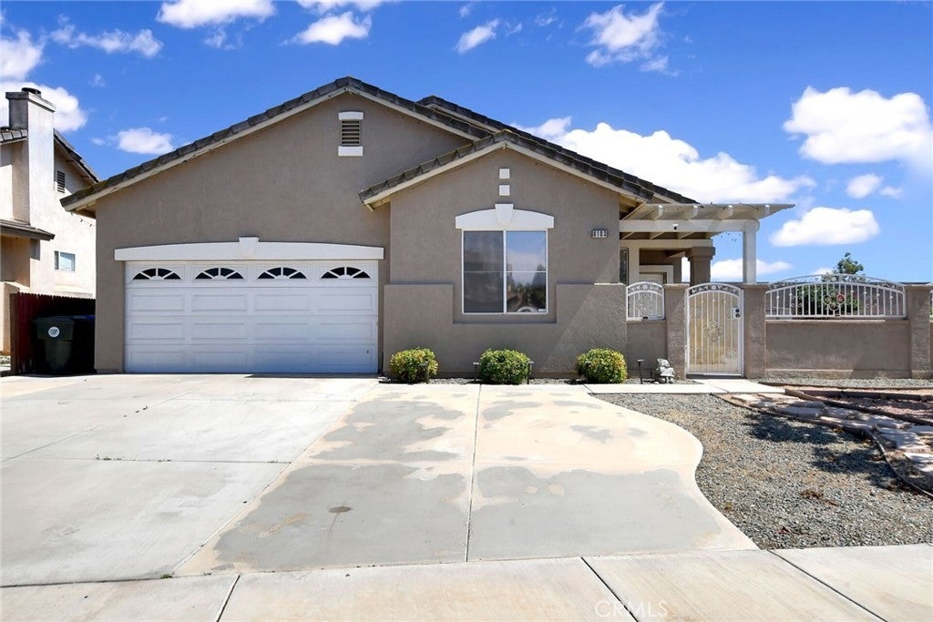 Photo of Listing #IV25152676