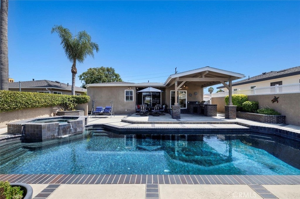 Photo of Listing #PV25152893