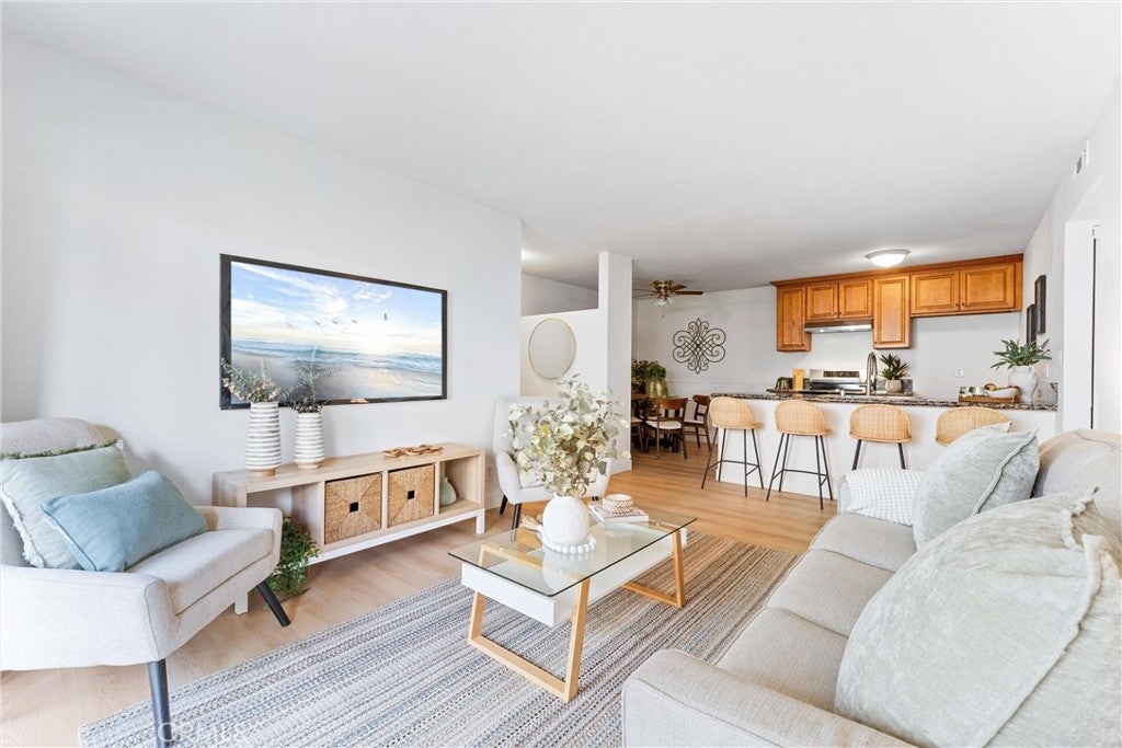 Photo of Listing #DW25076741