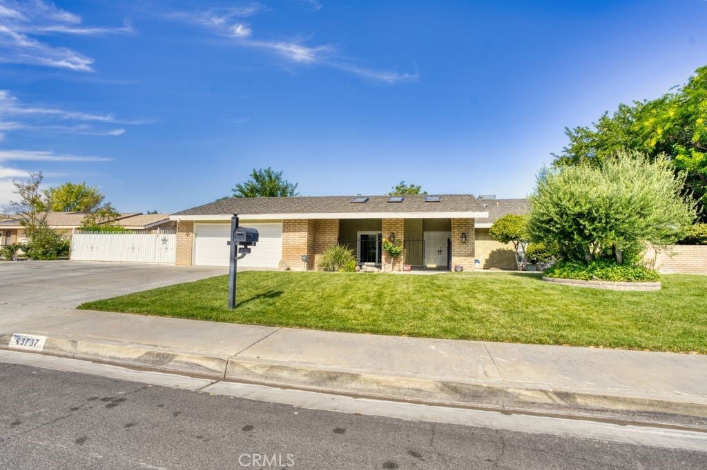 Photo of Listing #SR25153115