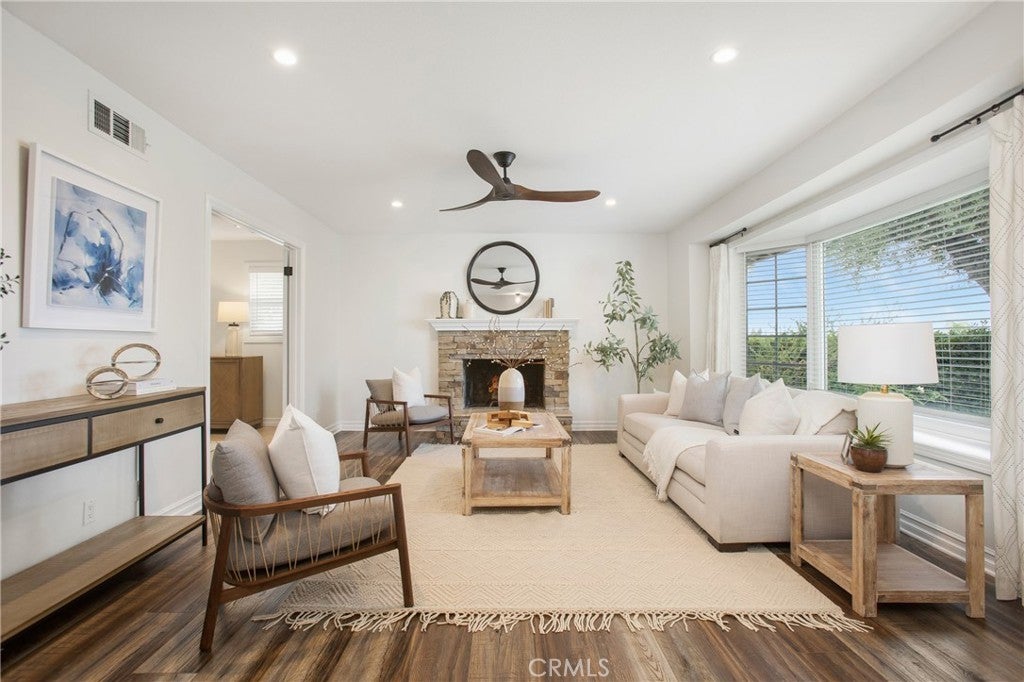 Photo of Listing #OC25153199