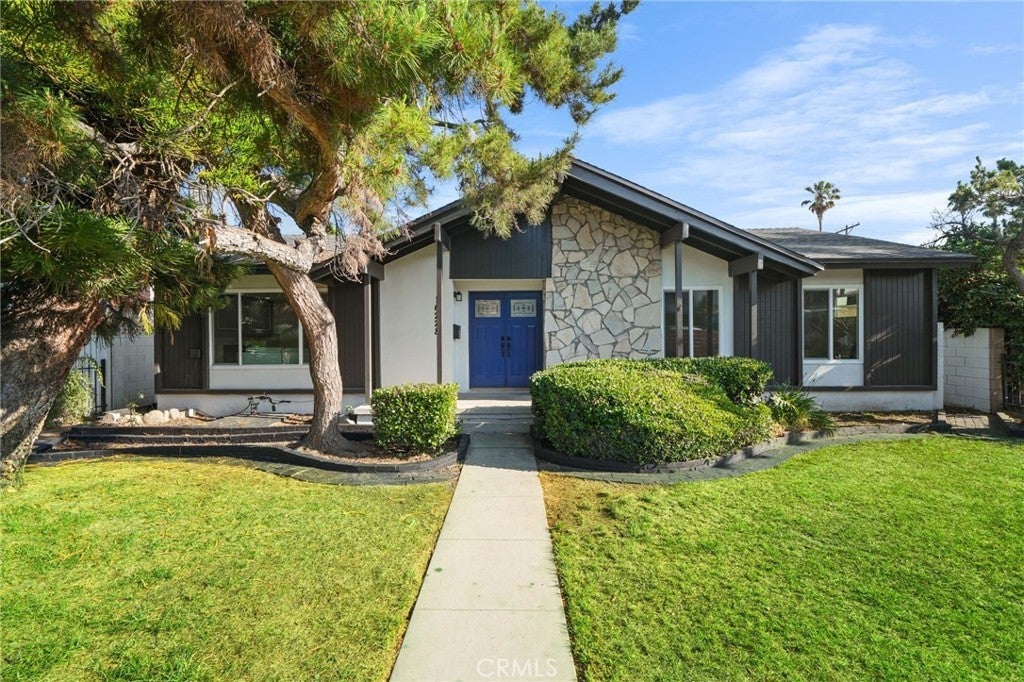 Photo of Listing #SR25151870