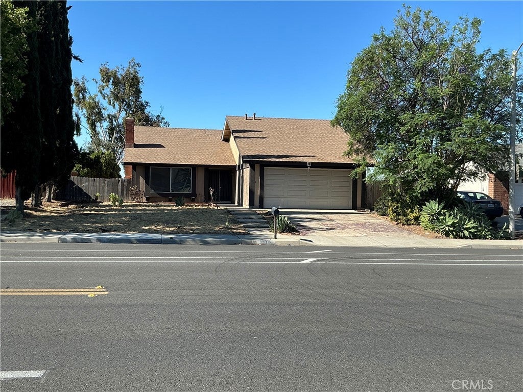 Photo of Listing #IV25153391