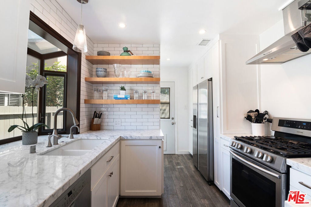 Photo of Listing #25556673