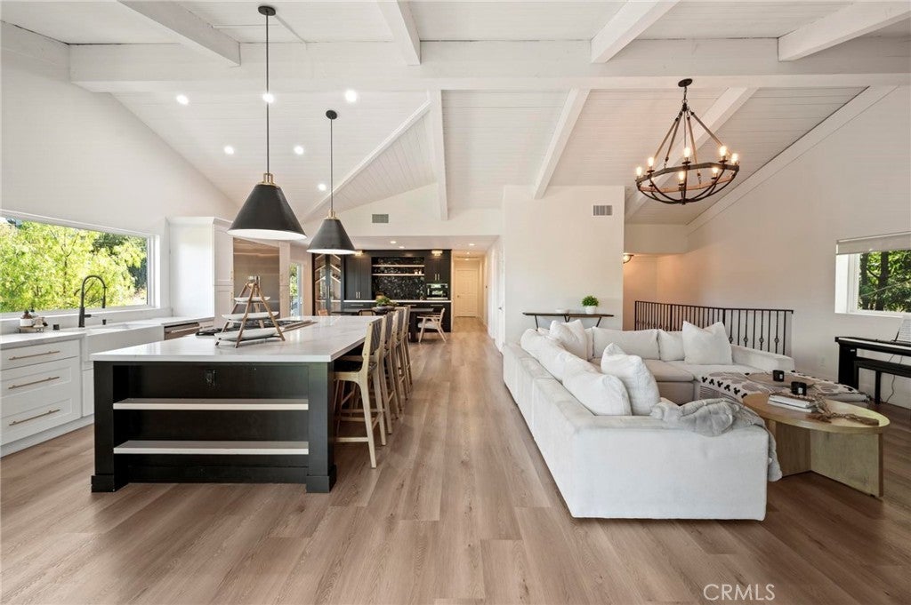 Photo of Listing #SR25153126