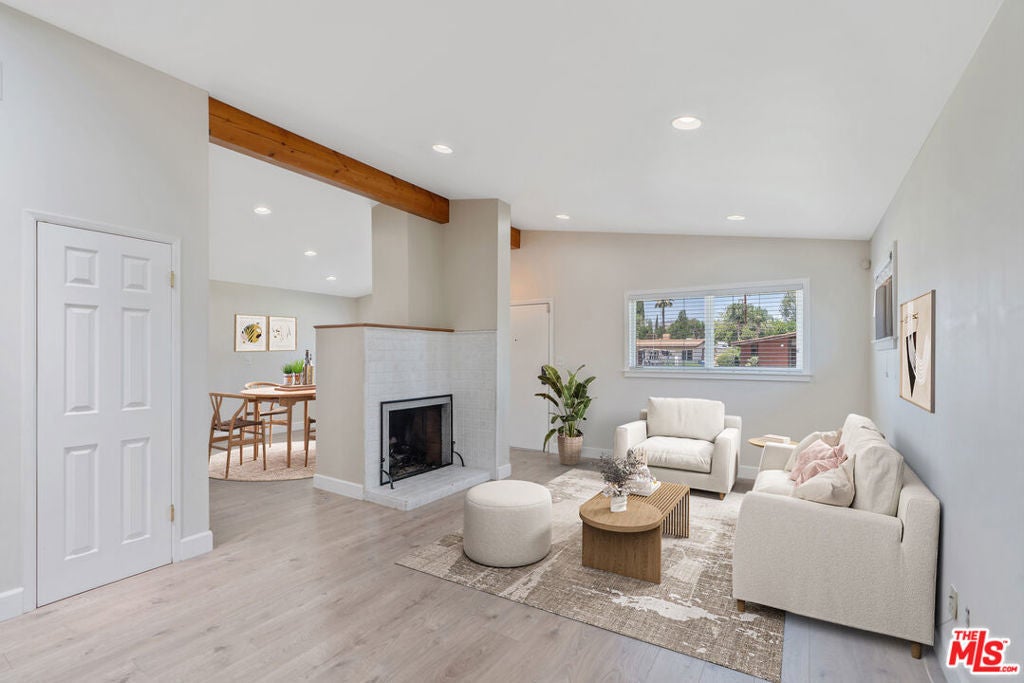 Photo of Listing #25555773